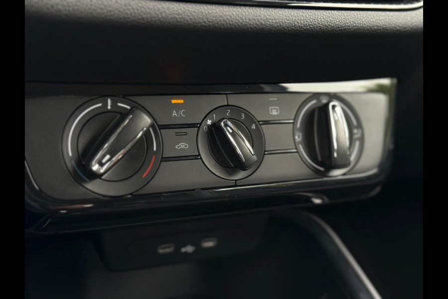 Škoda Fabia 1.0 TSI Selection CarPlay Camera Škoda Fabia 1.0 TSI Selection CarPlay Camera