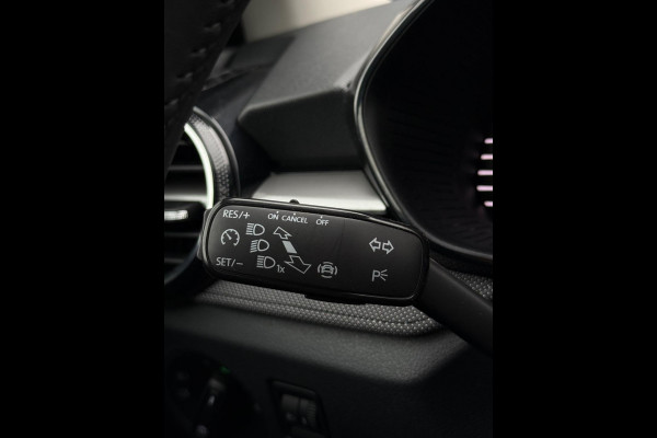 Škoda Fabia 1.0 TSI Selection CarPlay Camera Škoda Fabia 1.0 TSI Selection CarPlay Camera