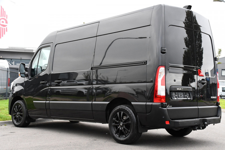 Renault Master T35 2.3 dCi 180 L2H2 Black Edition Camera, Cruise, Carplay, 2 x Schuifdeur, 180pk, Automaat, Trekhaak, Multimedia, Uniek!