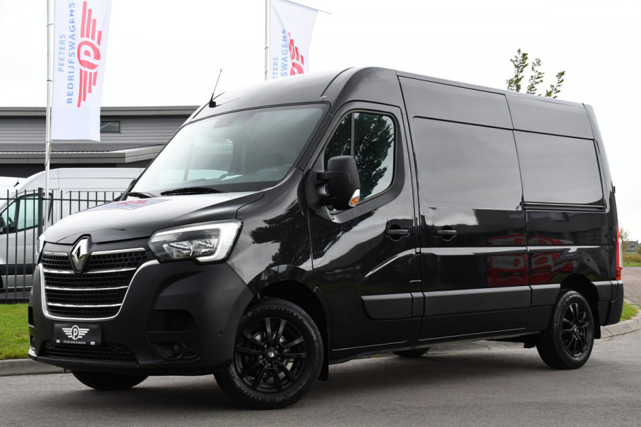 Renault Master T35 2.3 dCi 180 L2H2 Black Edition Camera, Cruise, Carplay, 2 x Schuifdeur, 180pk, Automaat, Trekhaak, Multimedia, Uniek!