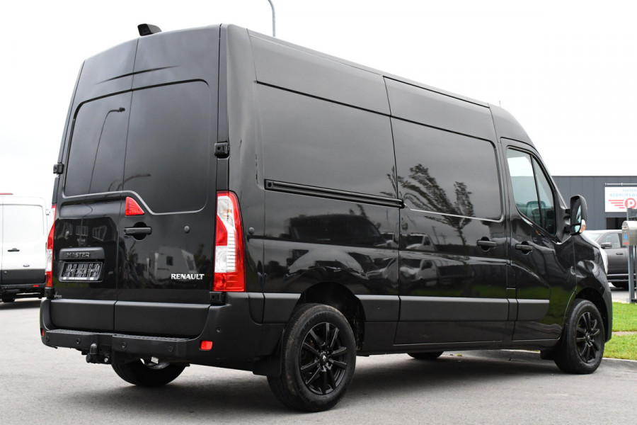 Renault Master T35 2.3 dCi 180 L2H2 Black Edition Camera, Cruise, Carplay, 2 x Schuifdeur, 180pk, Automaat, Trekhaak, Multimedia, Uniek!