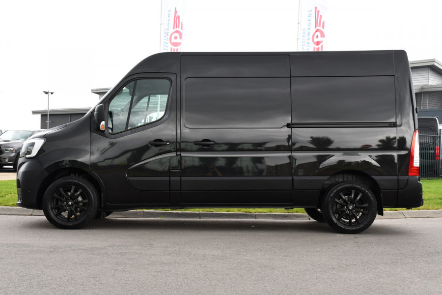 Renault Master T35 2.3 dCi 180 L2H2 Black Edition Camera, Cruise, Carplay, 2 x Schuifdeur, 180pk, Automaat, Trekhaak, Multimedia, Uniek!