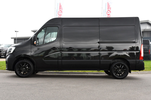 Renault Master T35 2.3 dCi 180 L2H2 Black Edition Camera, Cruise, Carplay, 2 x Schuifdeur, 180pk, Automaat, Trekhaak, Multimedia, Uniek!