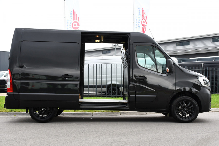 Renault Master T35 2.3 dCi 180 L2H2 Black Edition Camera, Cruise, Carplay, 2 x Schuifdeur, 180pk, Automaat, Trekhaak, Multimedia, Uniek!