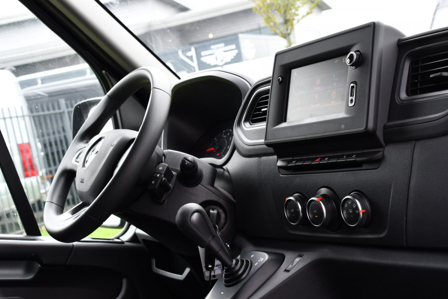 Renault Master T35 2.3 dCi 180 L2H2 Black Edition Camera, Cruise, Carplay, 2 x Schuifdeur, 180pk, Automaat, Trekhaak, Multimedia, Uniek!