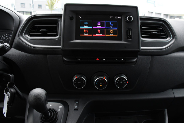 Renault Master T35 2.3 dCi 180 L2H2 Black Edition Camera, Cruise, Carplay, 2 x Schuifdeur, 180pk, Automaat, Trekhaak, Multimedia, Uniek!
