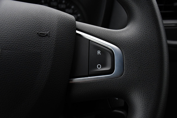 Renault Master T35 2.3 dCi 180 L2H2 Black Edition Camera, Cruise, Carplay, 2 x Schuifdeur, 180pk, Automaat, Trekhaak, Multimedia, Uniek!