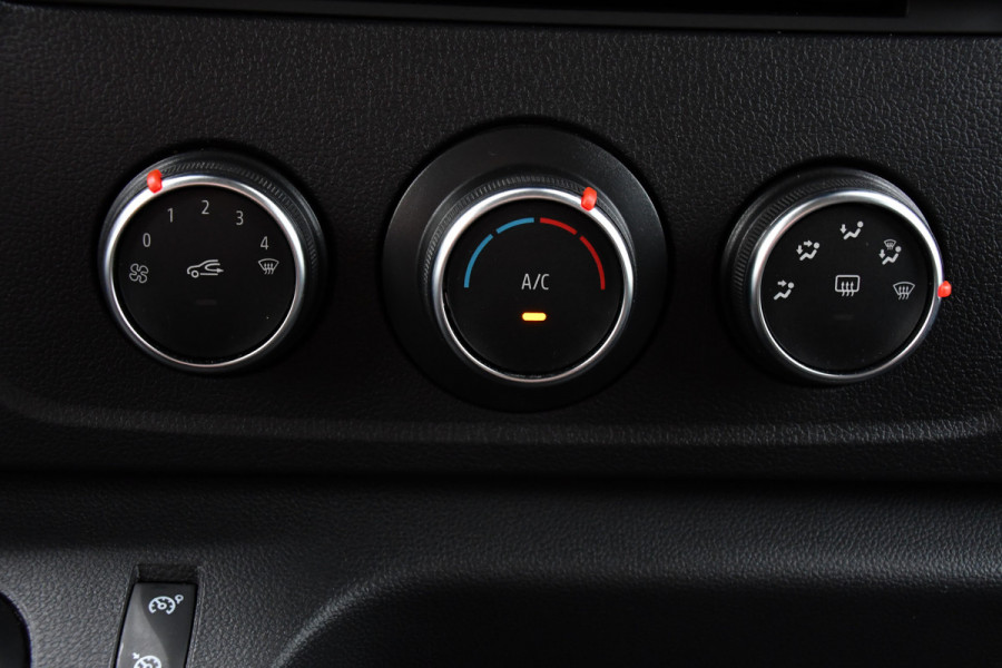 Renault Master T35 2.3 dCi 180 L2H2 Black Edition Camera, Cruise, Carplay, 2 x Schuifdeur, 180pk, Automaat, Trekhaak, Multimedia, Uniek!