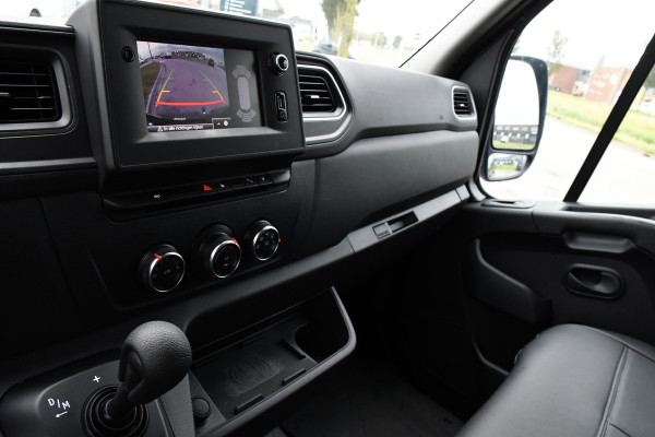 Renault Master T35 2.3 dCi 180 L2H2 Black Edition Camera, Cruise, Carplay, 2 x Schuifdeur, 180pk, Automaat, Trekhaak, Multimedia, Uniek!