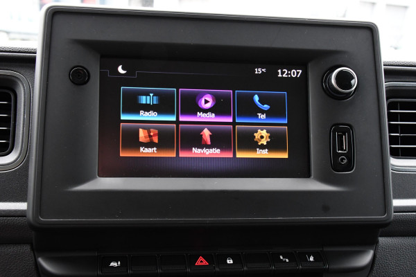 Renault Master T35 2.3 dCi 180 L2H2 Black Edition Camera, Cruise, Carplay, 2 x Schuifdeur, 180pk, Automaat, Trekhaak, Multimedia, Uniek!