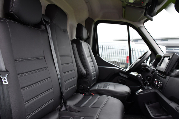 Renault Master T35 2.3 dCi 180 L2H2 Black Edition Camera, Cruise, Carplay, 2 x Schuifdeur, 180pk, Automaat, Trekhaak, Multimedia, Uniek!