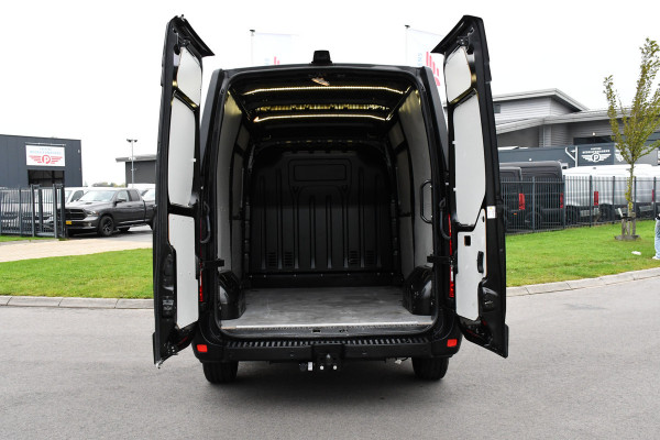Renault Master T35 2.3 dCi 180 L2H2 Black Edition Camera, Cruise, Carplay, 2 x Schuifdeur, 180pk, Automaat, Trekhaak, Multimedia, Uniek!