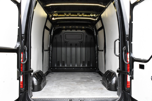 Renault Master T35 2.3 dCi 180 L2H2 Black Edition Camera, Cruise, Carplay, 2 x Schuifdeur, 180pk, Automaat, Trekhaak, Multimedia, Uniek!