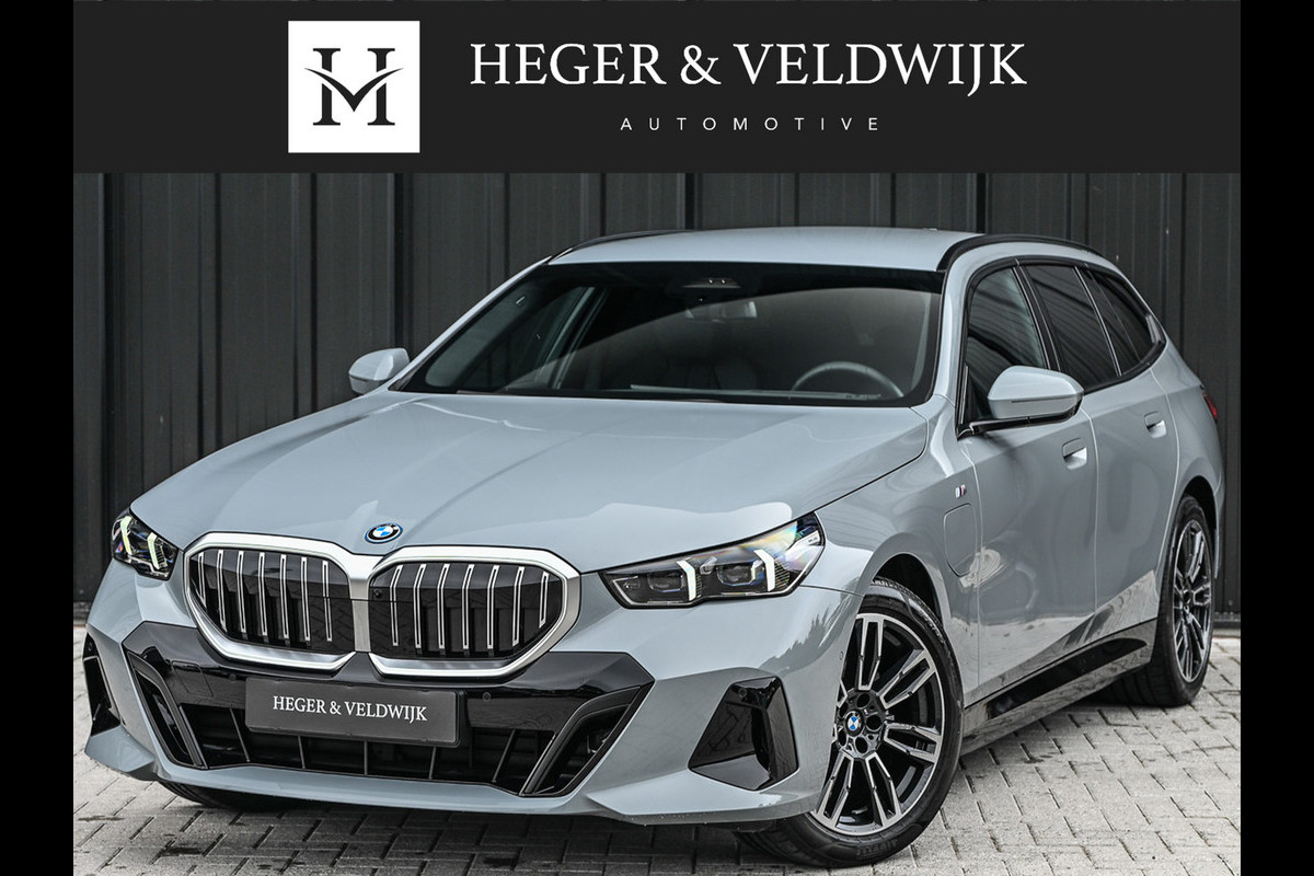 BMW 5 Serie Touring 530e xDrive M-SPORT | 360 CAMERA | ICONIC GRILL | HEAD-UP | ADAPTIVE LED | AMBIANCE VERLICHTING | COMFORT ACCESS | ADAPT BMW 5 Serie Touring 530e xDrive M-SPORT | 360 CAMERA | ICONIC GRILL | HEAD-UP | ADAPTIVE LED | AMBIANCE VERLICHTING | COMFORT ACCESS | ADAPT