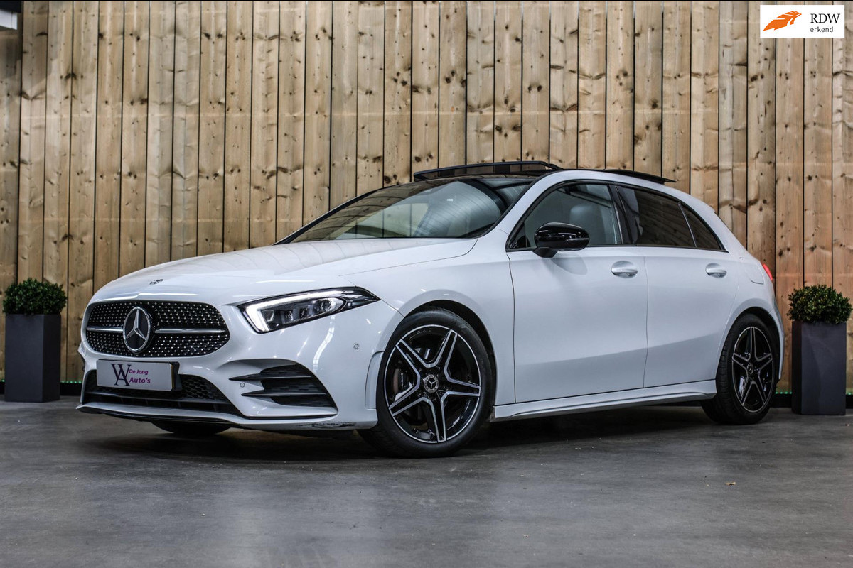 Mercedes-Benz A-Klasse 200 AMG *Pano*Camera*Stoelverwarming*Ambienteverlichting* Mercedes-Benz A-Klasse 200 AMG *Pano*Camera*Stoelverwarming*Ambienteverlichting*