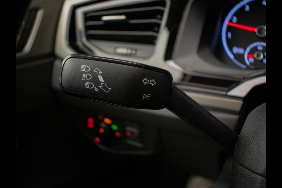 Volkswagen Polo 1.0 TSI Comfortline Sport (APPLE CARPLAY,NAVI,ADAPTIVE CRUISE,LED,DAB,SPORTSTOELEN,LM VELGEN,NETTE STAAT) Volkswagen Polo 1.0 TSI Comfortline Sport (APPLE CARPLAY,NAVI,ADAPTIVE CRUISE,LED,DAB,SPORTSTOELEN,LM VELGEN,NETTE STAAT)
