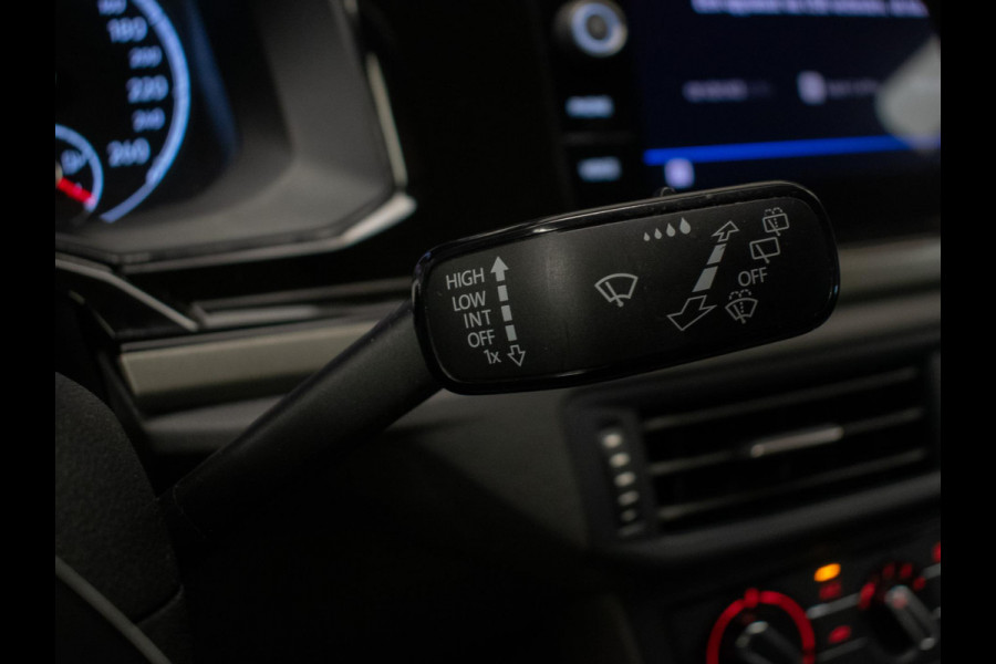 Volkswagen Polo 1.0 TSI Comfortline Sport (APPLE CARPLAY,NAVI,ADAPTIVE CRUISE,LED,DAB,SPORTSTOELEN,LM VELGEN,NETTE STAAT) Volkswagen Polo 1.0 TSI Comfortline Sport (APPLE CARPLAY,NAVI,ADAPTIVE CRUISE,LED,DAB,SPORTSTOELEN,LM VELGEN,NETTE STAAT)