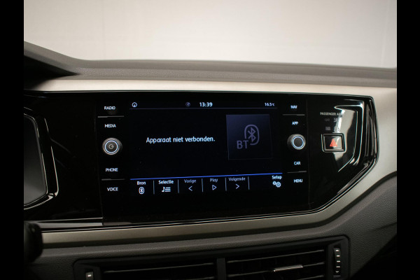 Volkswagen Polo 1.0 TSI Comfortline Sport (APPLE CARPLAY,NAVI,ADAPTIVE CRUISE,LED,DAB,SPORTSTOELEN,LM VELGEN,NETTE STAAT) Volkswagen Polo 1.0 TSI Comfortline Sport (APPLE CARPLAY,NAVI,ADAPTIVE CRUISE,LED,DAB,SPORTSTOELEN,LM VELGEN,NETTE STAAT)