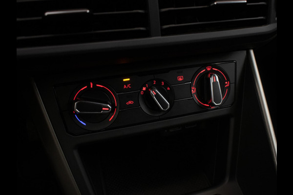 Volkswagen Polo 1.0 TSI Comfortline Sport (APPLE CARPLAY,NAVI,ADAPTIVE CRUISE,LED,DAB,SPORTSTOELEN,LM VELGEN,NETTE STAAT) Volkswagen Polo 1.0 TSI Comfortline Sport (APPLE CARPLAY,NAVI,ADAPTIVE CRUISE,LED,DAB,SPORTSTOELEN,LM VELGEN,NETTE STAAT)