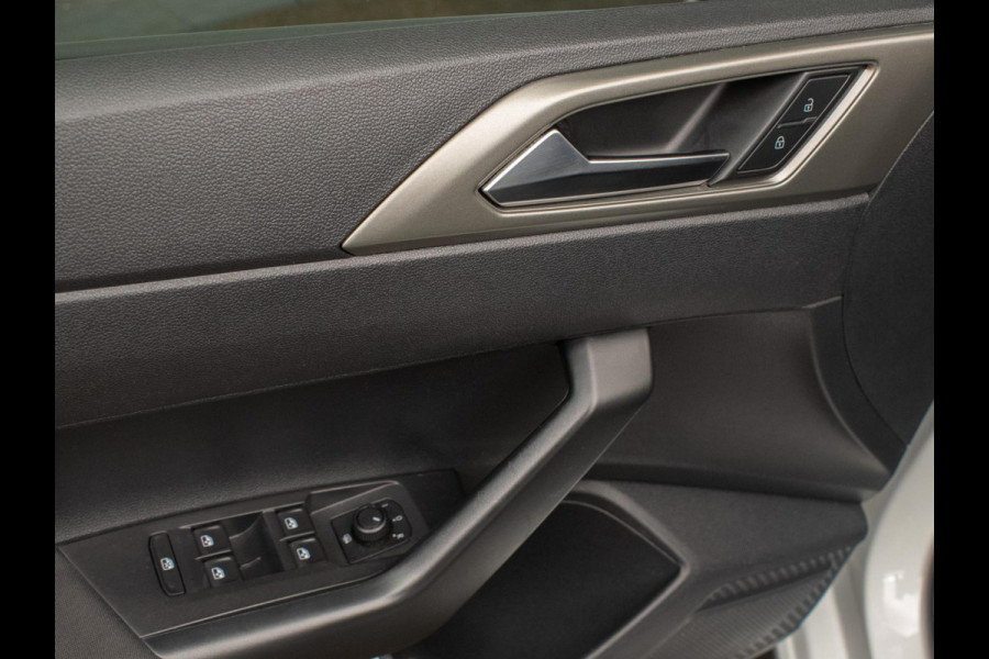 Volkswagen Polo 1.0 TSI Comfortline Sport (APPLE CARPLAY,NAVI,ADAPTIVE CRUISE,LED,DAB,SPORTSTOELEN,LM VELGEN,NETTE STAAT) Volkswagen Polo 1.0 TSI Comfortline Sport (APPLE CARPLAY,NAVI,ADAPTIVE CRUISE,LED,DAB,SPORTSTOELEN,LM VELGEN,NETTE STAAT)