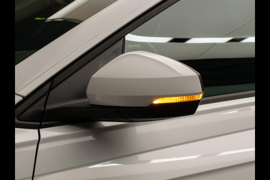 Volkswagen Polo 1.0 TSI Comfortline Sport (APPLE CARPLAY,NAVI,ADAPTIVE CRUISE,LED,DAB,SPORTSTOELEN,LM VELGEN,NETTE STAAT) Volkswagen Polo 1.0 TSI Comfortline Sport (APPLE CARPLAY,NAVI,ADAPTIVE CRUISE,LED,DAB,SPORTSTOELEN,LM VELGEN,NETTE STAAT)