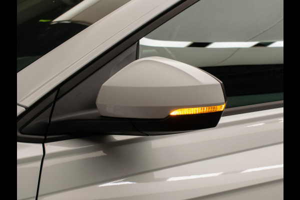 Volkswagen Polo 1.0 TSI Comfortline Sport (APPLE CARPLAY,NAVI,ADAPTIVE CRUISE,LED,DAB,SPORTSTOELEN,LM VELGEN,NETTE STAAT) Volkswagen Polo 1.0 TSI Comfortline Sport (APPLE CARPLAY,NAVI,ADAPTIVE CRUISE,LED,DAB,SPORTSTOELEN,LM VELGEN,NETTE STAAT)