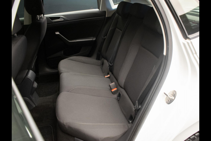 Volkswagen Polo 1.0 TSI Comfortline Sport (APPLE CARPLAY,NAVI,ADAPTIVE CRUISE,LED,DAB,SPORTSTOELEN,LM VELGEN,NETTE STAAT) Volkswagen Polo 1.0 TSI Comfortline Sport (APPLE CARPLAY,NAVI,ADAPTIVE CRUISE,LED,DAB,SPORTSTOELEN,LM VELGEN,NETTE STAAT)