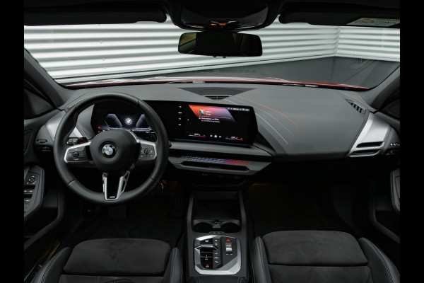 BMW 1-serie 120 M-Sport Pro - Pano - Trekhaak - Driving Ass - Camera