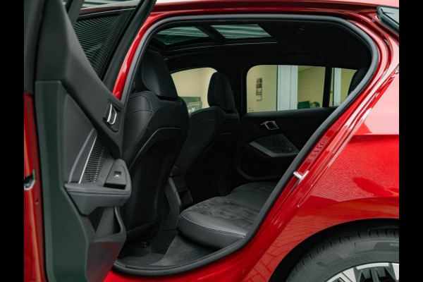 BMW 1-serie 120 M-Sport Pro - Pano - Trekhaak - Driving Ass - Camera