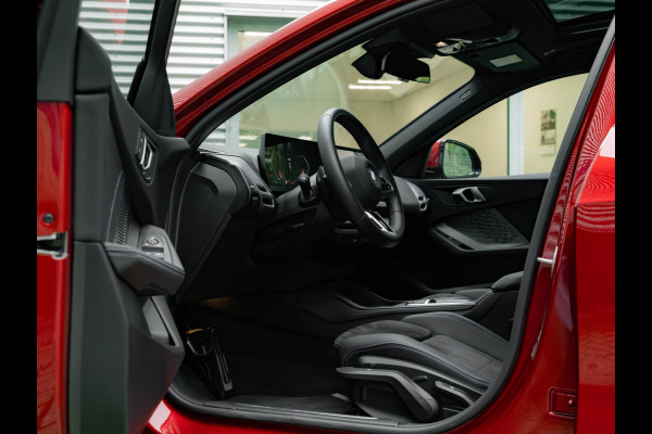 BMW 1-serie 120 M-Sport Pro - Pano - Trekhaak - Driving Ass - Camera