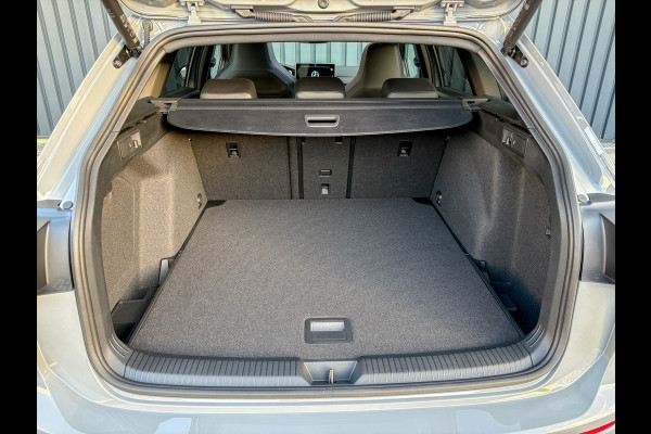 Volkswagen GOLF Variant 1.5 eTSI R-Line Edition | Pano | Trekhaak wegkl. | IQ Light | Head Up | Elk. A-klep | Prijs Rijklaar!! Volkswagen GOLF Variant 1.5 eTSI R-Line Edition | Pano | Trekhaak wegkl. | IQ Light | Head Up | Elk. A-klep | Prijs Rijklaar!!