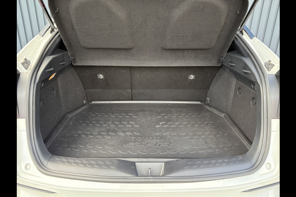 Toyota C-HR 2.0 Hybrid Bi-Tone | Dodehoek sensoren | Stuur&Stoel verw. | Parkeersensoren | Prijs Rijklaar!! Toyota C-HR 2.0 Hybrid Bi-Tone | Dodehoek sensoren | Stuur&Stoel verw. | Parkeersensoren | Prijs Rijklaar!!