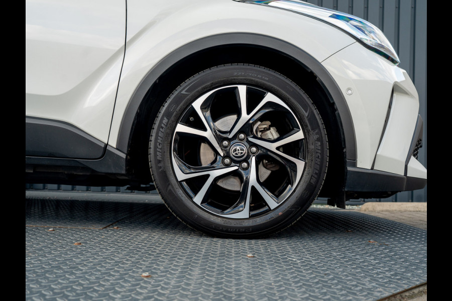 Toyota C-HR 2.0 Hybrid Bi-Tone | Dodehoek sensoren | Stuur&Stoel verw. | Parkeersensoren | Prijs Rijklaar!! Toyota C-HR 2.0 Hybrid Bi-Tone | Dodehoek sensoren | Stuur&Stoel verw. | Parkeersensoren | Prijs Rijklaar!!