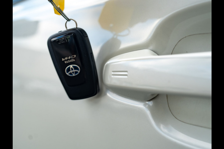 Toyota C-HR 2.0 Hybrid Bi-Tone | Dodehoek sensoren | Stuur&Stoel verw. | Parkeersensoren | Prijs Rijklaar!! Toyota C-HR 2.0 Hybrid Bi-Tone | Dodehoek sensoren | Stuur&Stoel verw. | Parkeersensoren | Prijs Rijklaar!!