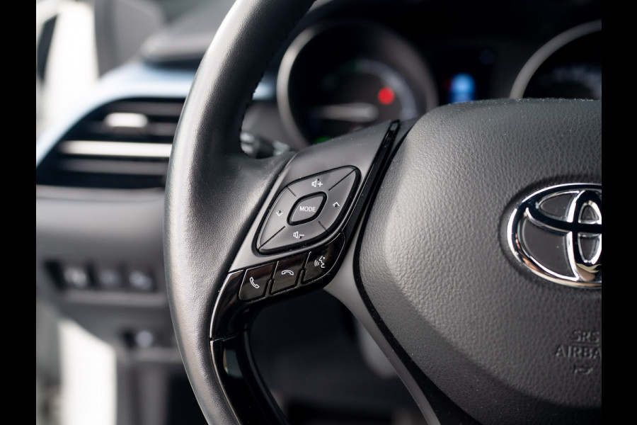 Toyota C-HR 2.0 Hybrid Bi-Tone | Dodehoek sensoren | Stuur&Stoel verw. | Parkeersensoren | Prijs Rijklaar!! Toyota C-HR 2.0 Hybrid Bi-Tone | Dodehoek sensoren | Stuur&Stoel verw. | Parkeersensoren | Prijs Rijklaar!!