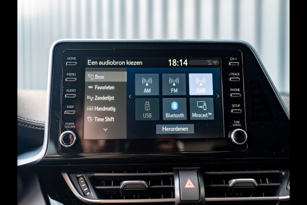 Toyota C-HR 2.0 Hybrid Bi-Tone | Dodehoek sensoren | Stuur&Stoel verw. | Parkeersensoren | Prijs Rijklaar!! Toyota C-HR 2.0 Hybrid Bi-Tone | Dodehoek sensoren | Stuur&Stoel verw. | Parkeersensoren | Prijs Rijklaar!!