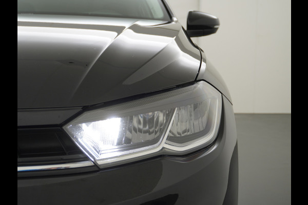Volkswagen Polo 1.0T 96PK Adaptive Cruise Apple Carplay Android Digital-Cockpit-Pro App-Connect Dual-ECC PDC-a+v Stoel-Verwarmd Navi Life Busine Lane-Assist Isofix Voicecommand DAB Front assist ChroomPack. Lmv 2/3Deelbare a-Bank 1e Eigenaar Origineel Nederlandse Auto EURO6 € 25.430 nieuw!