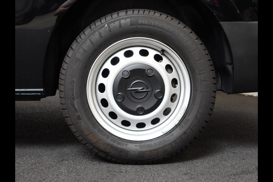 Opel Vivaro 102pk L3H1 Edition Dubbele Cabine 6persoons Navigatie Trekhaak Airco Cruise control