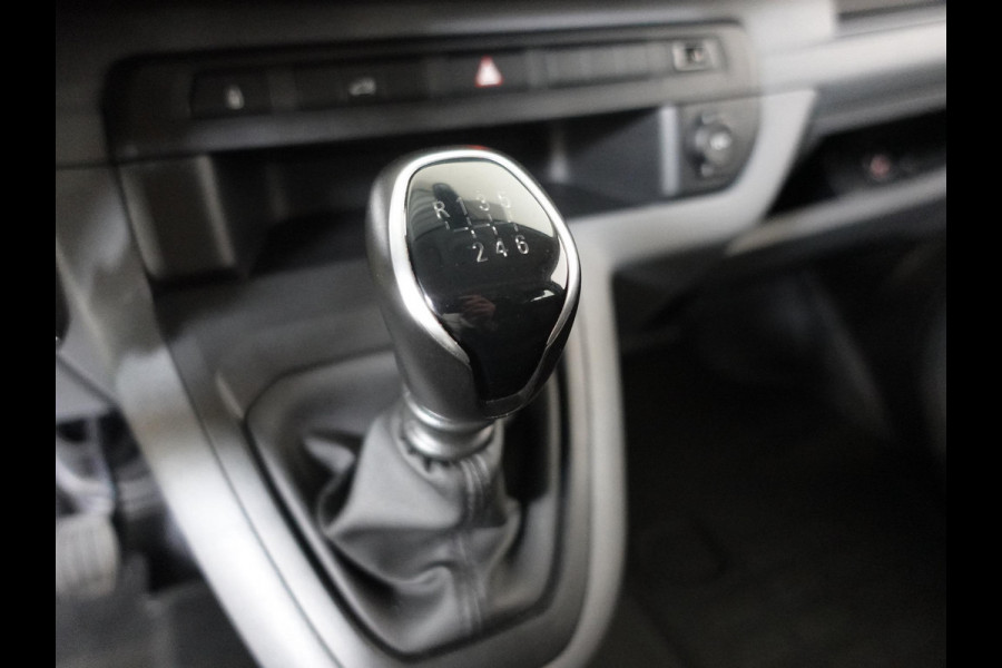 Opel Vivaro 102pk L3H1 Edition Dubbele Cabine 6persoons Navigatie Trekhaak Airco Cruise control