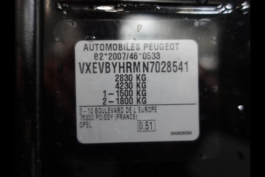 Opel Vivaro 102pk L3H1 Edition Dubbele Cabine 6persoons Navigatie Trekhaak Airco Cruise control