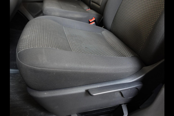 Volkswagen Transporter 2.0 TDI L2H1 28 Dubbele Cabine Highline Automaat Airco Cruise Control adaptief Parkeersensoren Trekhaak