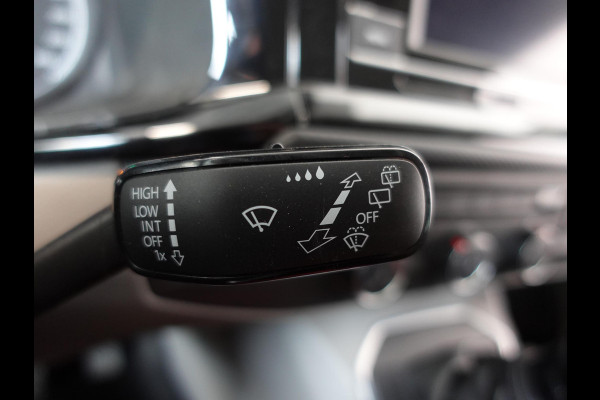 Volkswagen Transporter 2.0 TDI L2H1 28 Dubbele Cabine Highline Automaat Airco Cruise Control adaptief Parkeersensoren Trekhaak