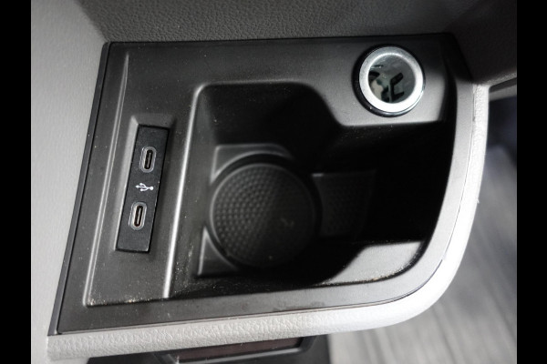 Volkswagen Transporter 2.0 TDI L2H1 28 Dubbele Cabine Highline Automaat Airco Cruise Control adaptief Parkeersensoren Trekhaak