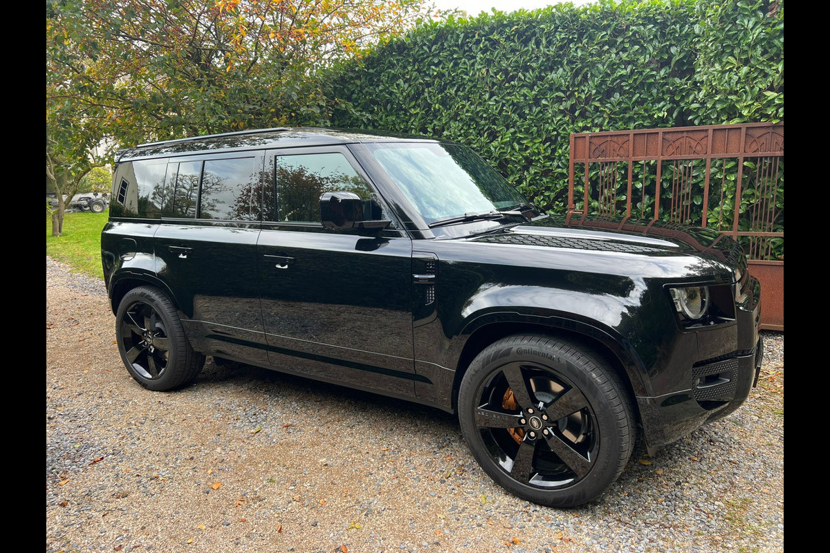 Land Rover Defender 110 2.0 P300e 110 X-Dynamic HSE ** URBAN ** 22inch ** Towing ** Cold Climate Dakspoiler ** Side Vents Land Rover Defender 110 2.0 P300e 110 X-Dynamic HSE ** URBAN ** 22inch ** Towing ** Cold Climate Dakspoiler ** Side Vents