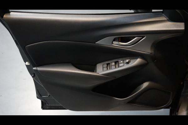 Mazda CX-3 2.0 SkyActiv-G 121 Sportive CLIMA-CRUISE-DAB-NAVIGATIE-PARKEERSENSOREN-STOELVERWARMING-XENON Mazda CX-3 2.0 SkyActiv-G 121 Sportive CLIMA-CRUISE-DAB-NAVIGATIE-PARKEERSENSOREN-STOELVERWARMING-XENON