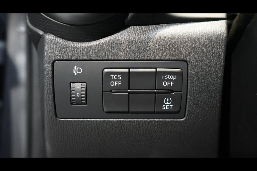 Mazda CX-3 2.0 SkyActiv-G 121 Sportive CLIMA-CRUISE-DAB-NAVIGATIE-PARKEERSENSOREN-STOELVERWARMING-XENON Mazda CX-3 2.0 SkyActiv-G 121 Sportive CLIMA-CRUISE-DAB-NAVIGATIE-PARKEERSENSOREN-STOELVERWARMING-XENON