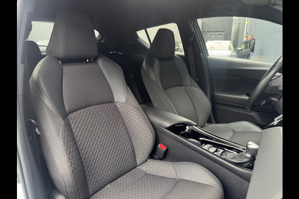 Toyota C-HR 2.0 Hybrid Bi Tone | BSM | PDC | 10 jr GARANTIE | Rijklaar!! Toyota C-HR 2.0 Hybrid Bi Tone | BSM | PDC | 10 jr GARANTIE | Rijklaar!!