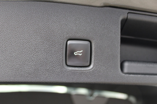 Ford Kuga 2.5-243pk PHEV ST-Line X. Trekgewicht 2.100kg ! Nieuw Model ! Van €. 54.937,- voor €. 43.735,- ! Trekgewicht van 2.100kg ! Ford Kuga 2.5-243pk PHEV ST-Line X. Trekgewicht 2.100kg ! Nieuw Model ! Van €. 54.937,- voor €. 43.735,- ! Trekgewicht van 2.100kg !