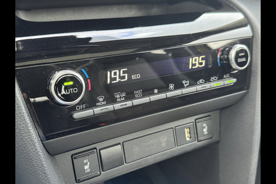 Toyota Yaris Cross 1.5 Hybrid Executive / Bi tone | Pano dak | Trekhaak | JBL | BSM | Rijklaar!!! Toyota Yaris Cross 1.5 Hybrid Executive / Bi tone | Pano dak | Trekhaak | JBL | BSM | Rijklaar!!!