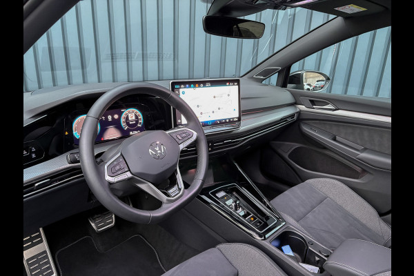 Volkswagen Golf 1.5 eTSI 50 Edition | Panodak | Stoelgeheugen | Head up | Trekhaak Elk. Wegkl. | Harman/ Kardon | Prijs Rijklaar!!